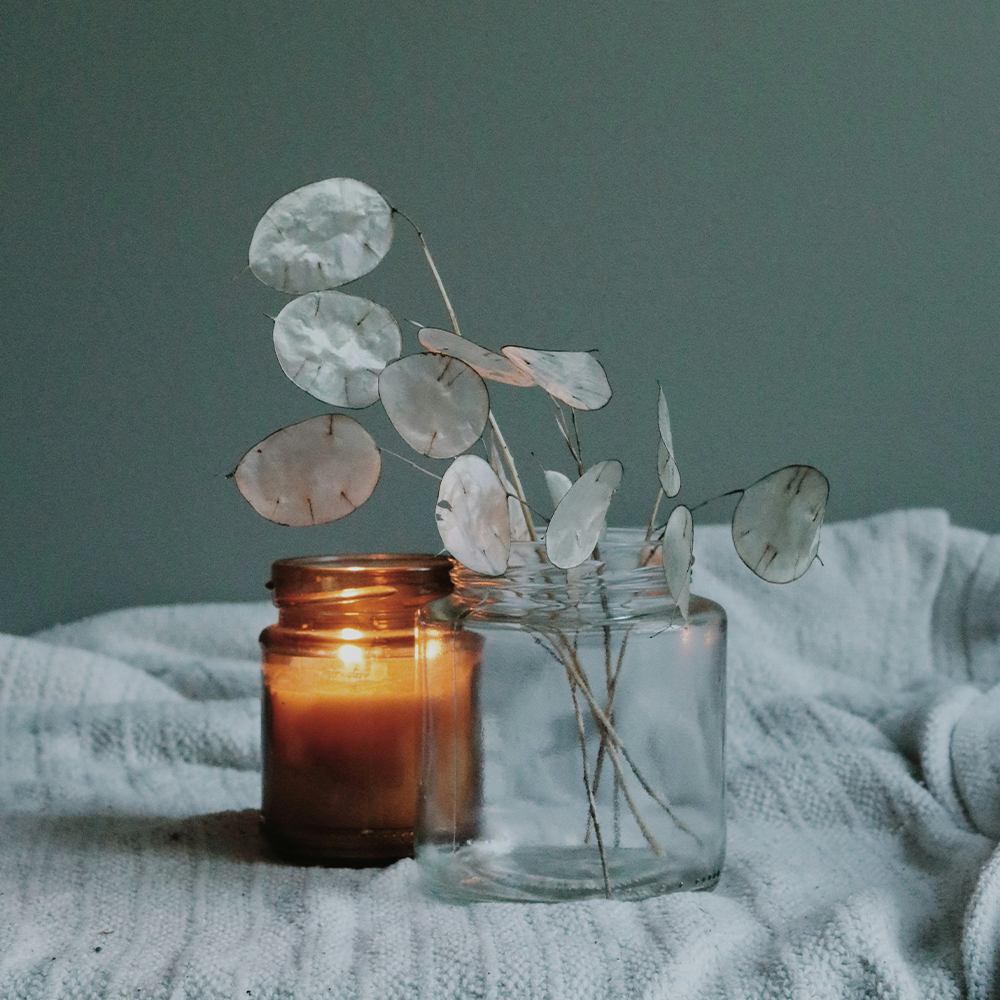 Kā top sveces: no idejas līdz siltai gaismai tavās mājās