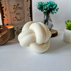 svece  "Kamols"– Roku darbs no dabīga sojas un rapšu vaska