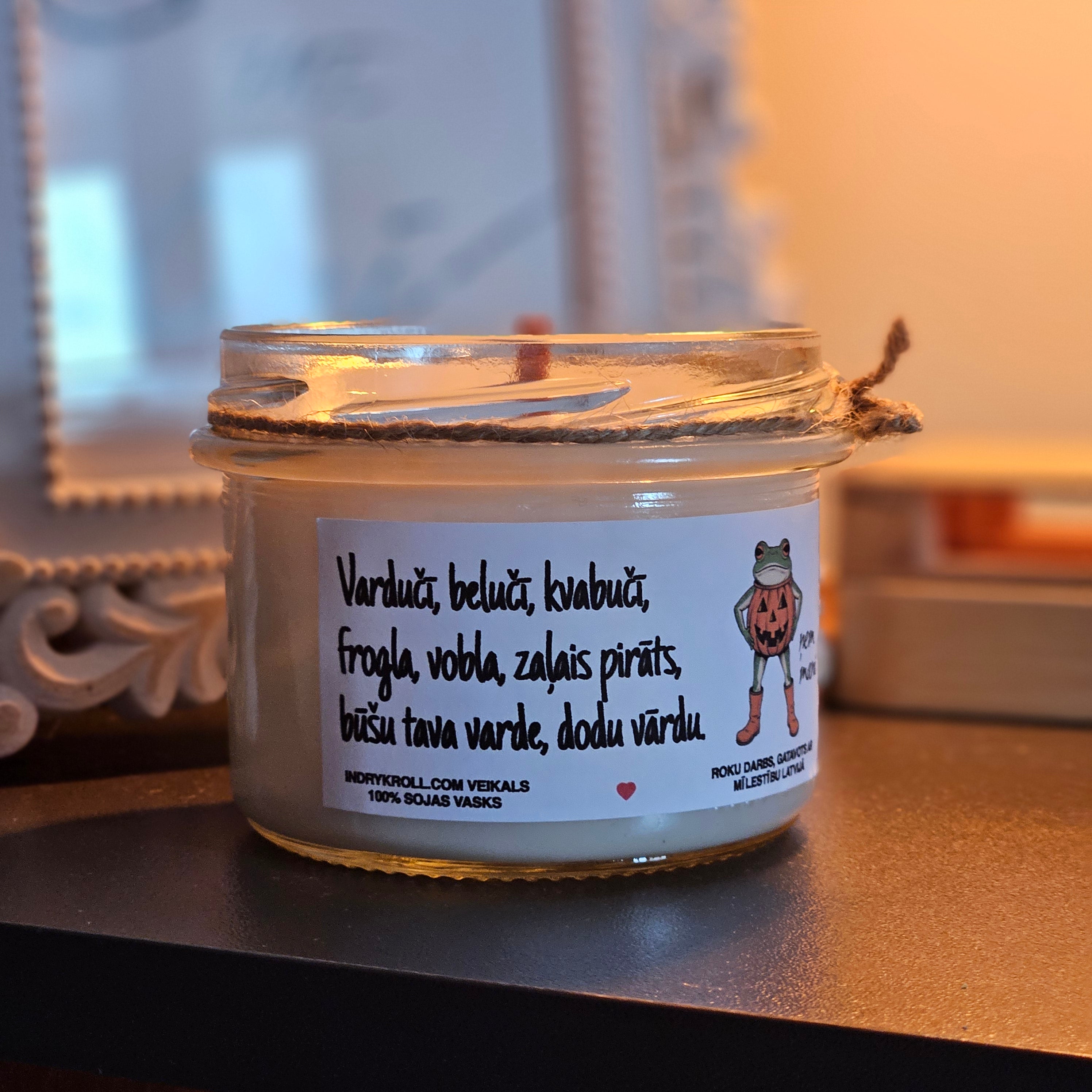 Prikols ar vardi, Helovīni, Sojas vaska svece - Eko produkts