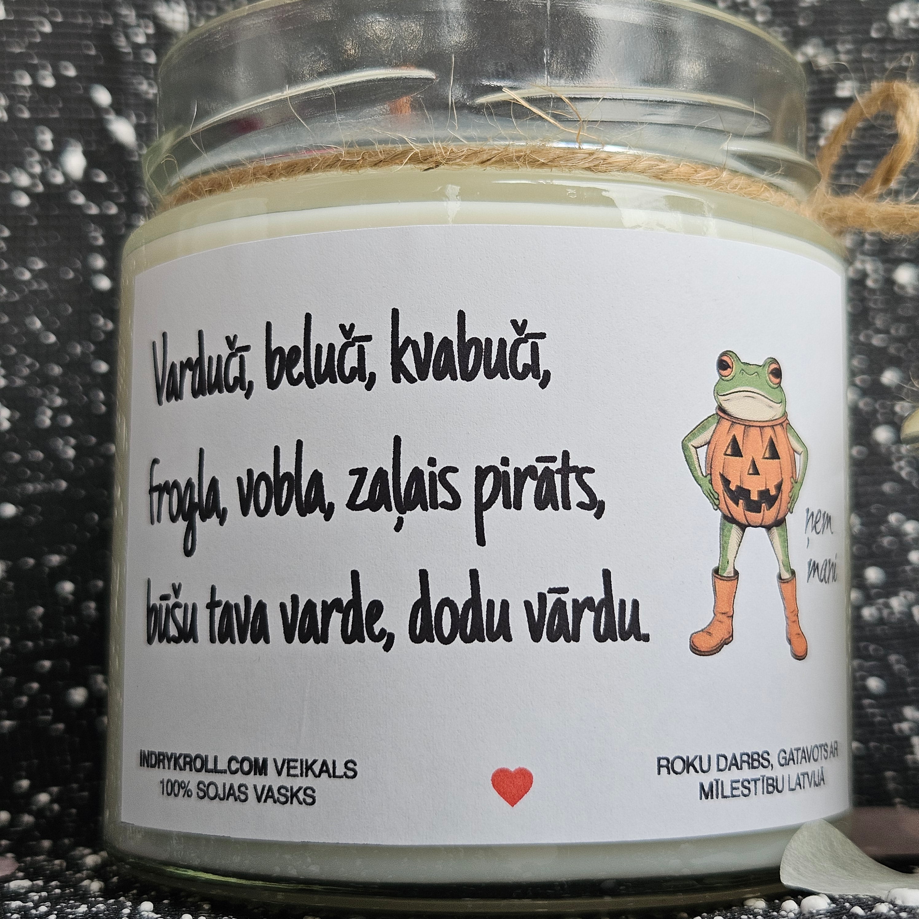 Prikols ar vardi, Helovīni, Sojas vaska svece - Eko produkts