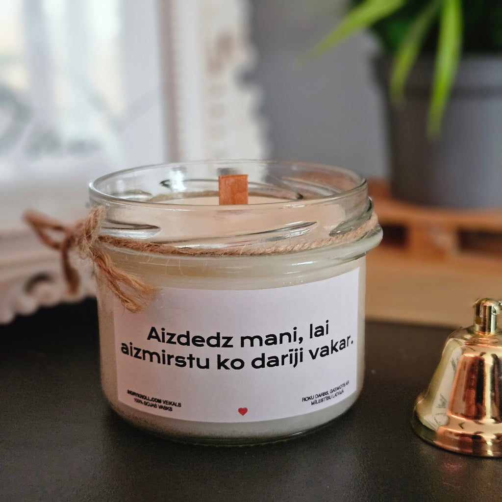 Aizdedz mani, lai aizmirstu, ko darīji vakar | Sojas svece ar koka dakti