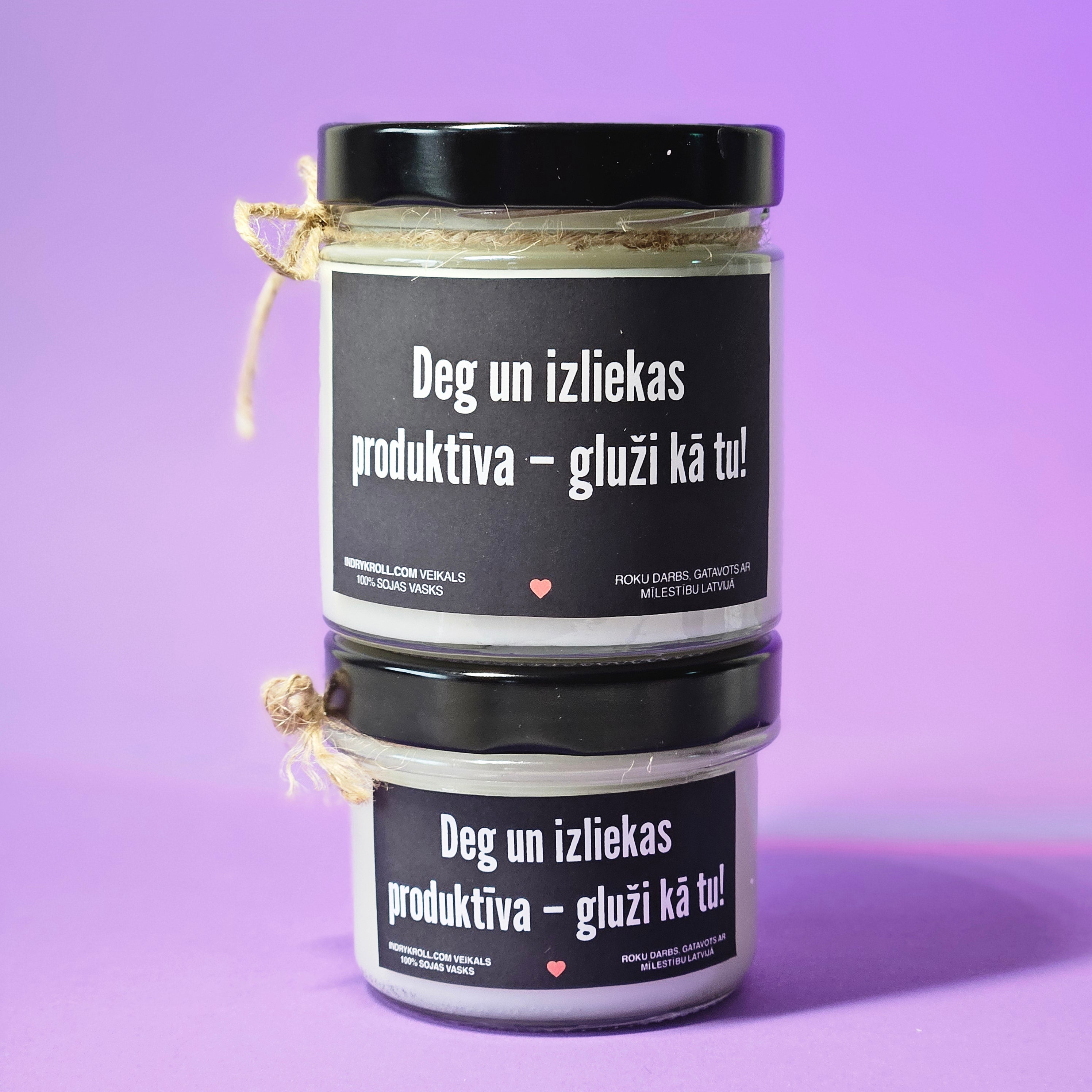 Deg un izliekas produktīva – gluži kā tu! | Sojas svece ar koka dakti