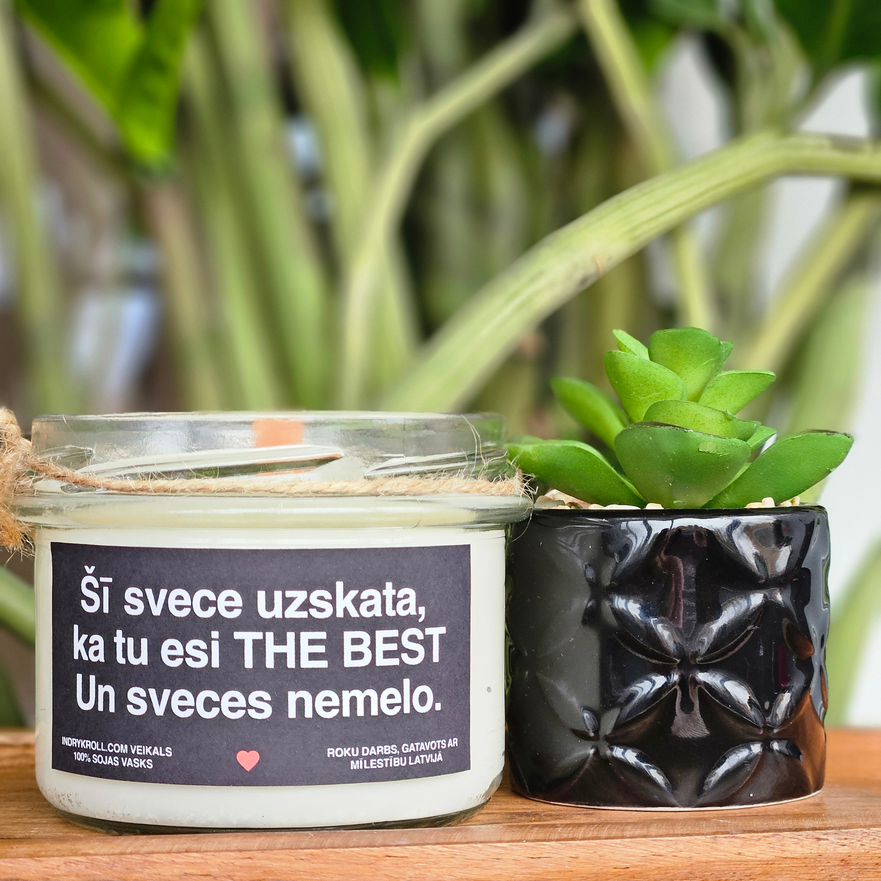 Šī svece uzskata, ka tu esi THE BEST. Un sveces nemelo. | Sojas svece ar koka dakti
