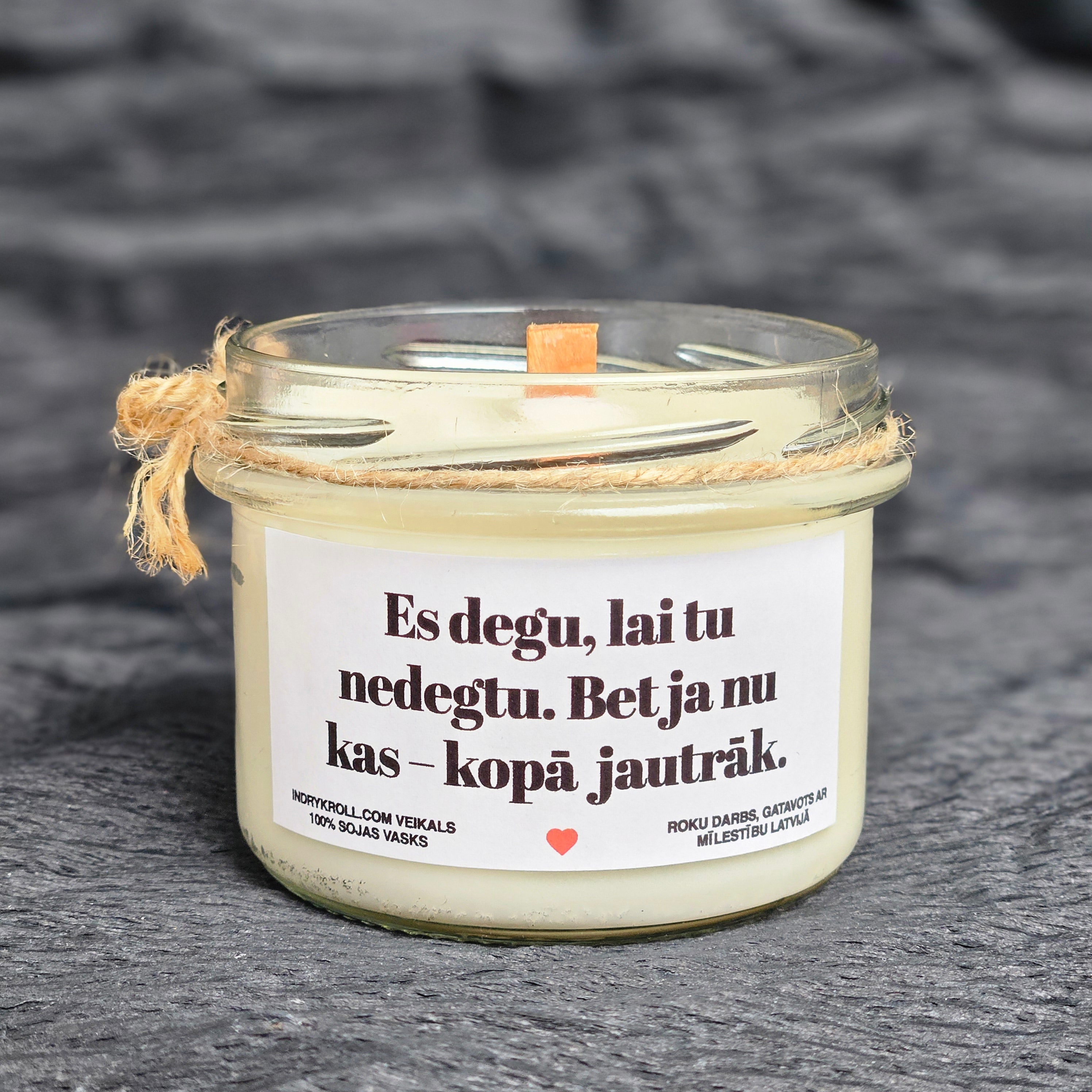 Degu kā nodokļu nauda – skaisti un bez jēgas | Sojas svece ar koka dakti