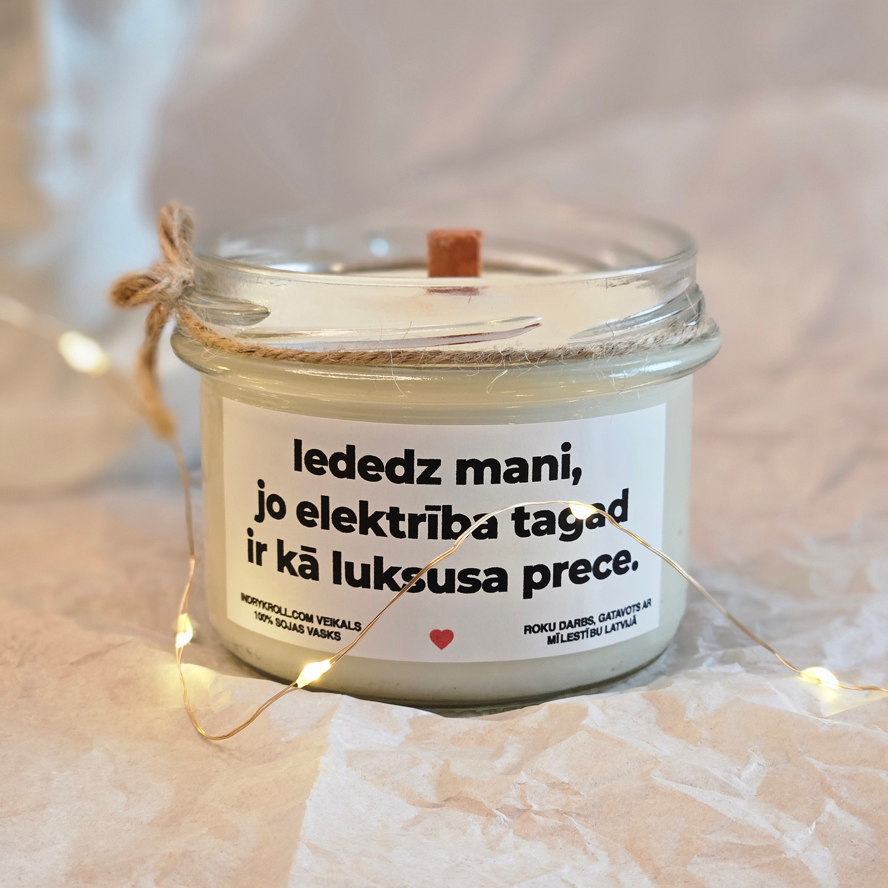 Iededz mani, jo elektrība tagad ir kā luksusa prece | Sojas svece ar koka dakti