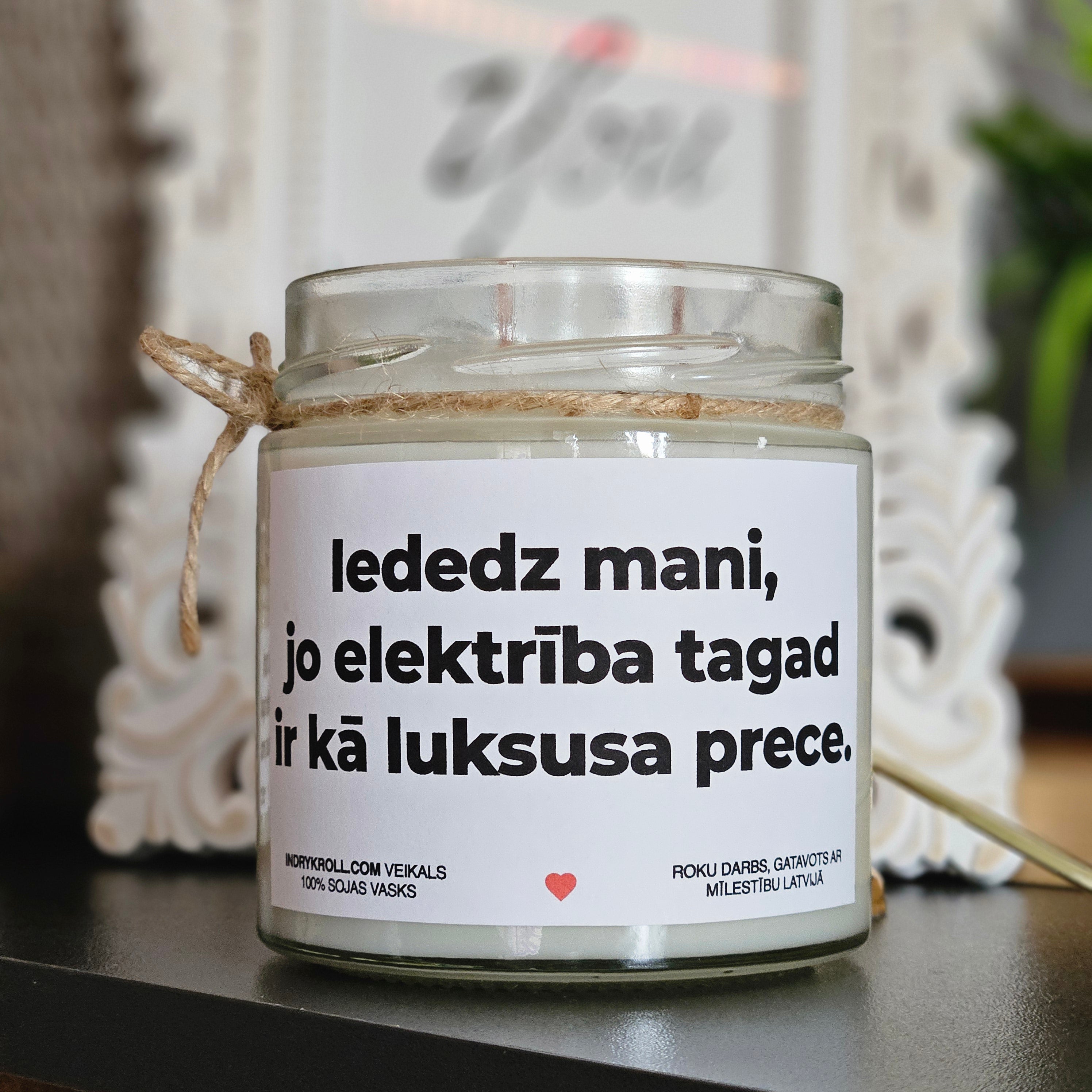 Iededz mani, jo elektrība tagad ir kā luksusa prece | Sojas svece ar koka dakti