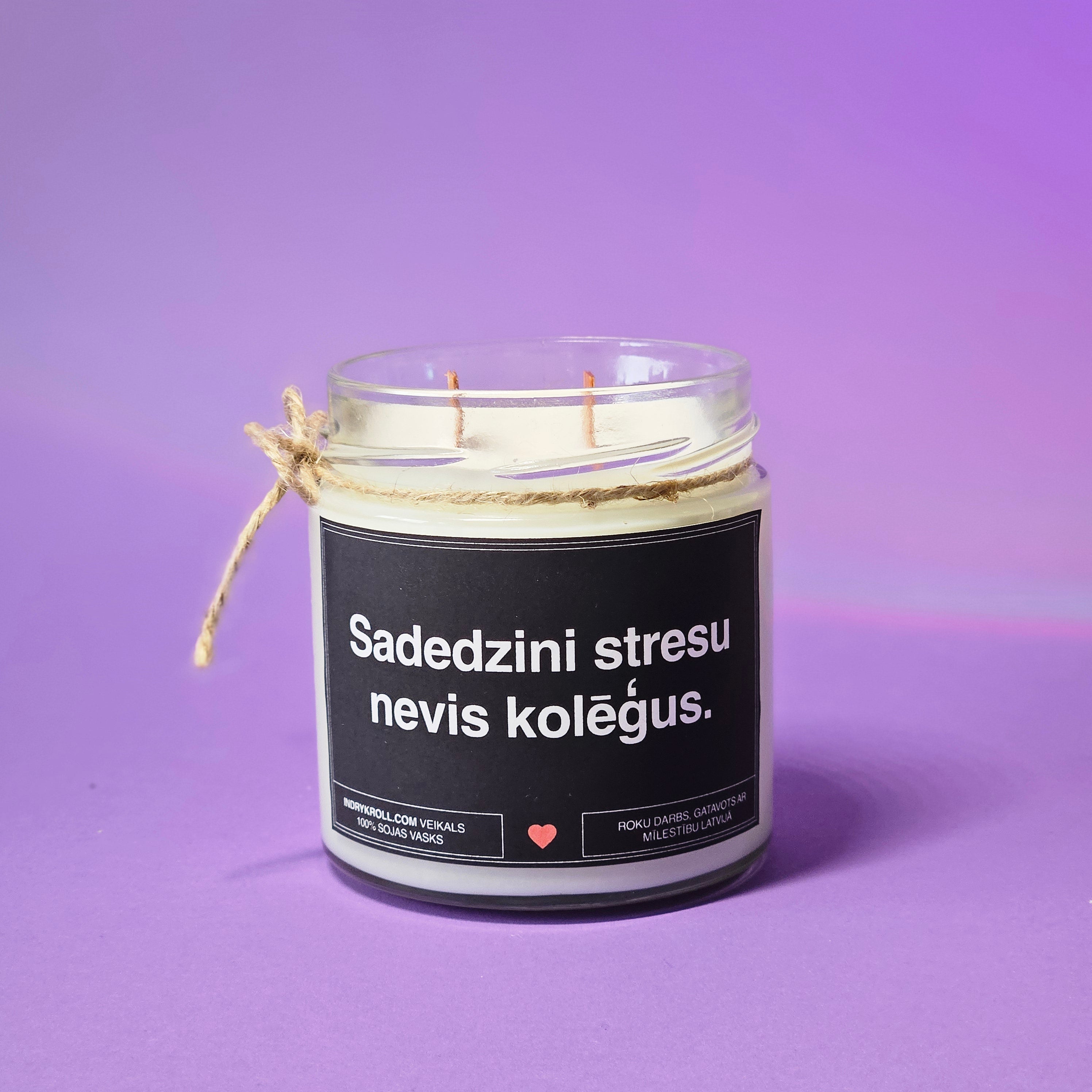 Iededz mani, kamēr vēl nav nodokļu sezona | Sojas svece ar koka dakti