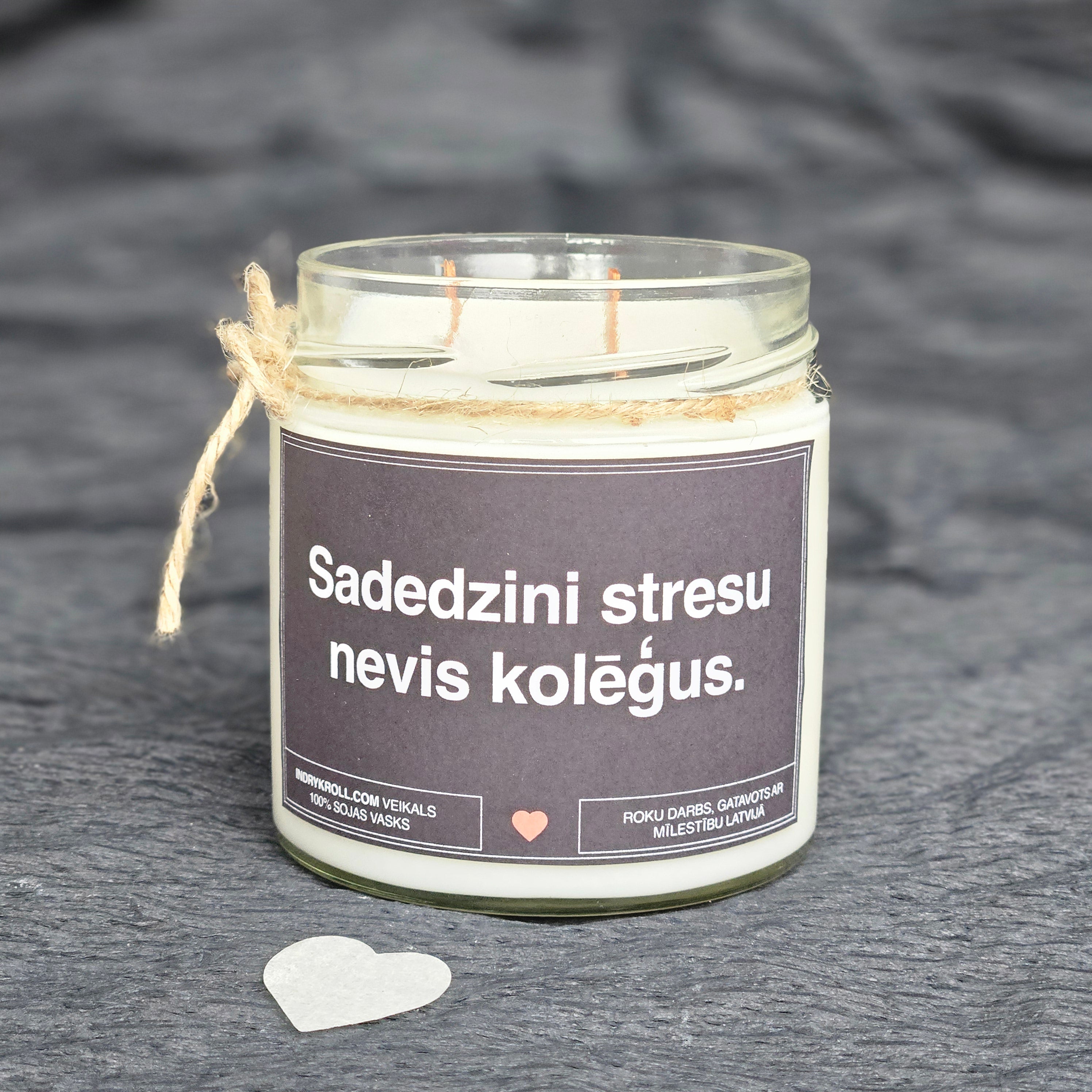 Iededz mani, kamēr vēl nav nodokļu sezona | Sojas svece ar koka dakti