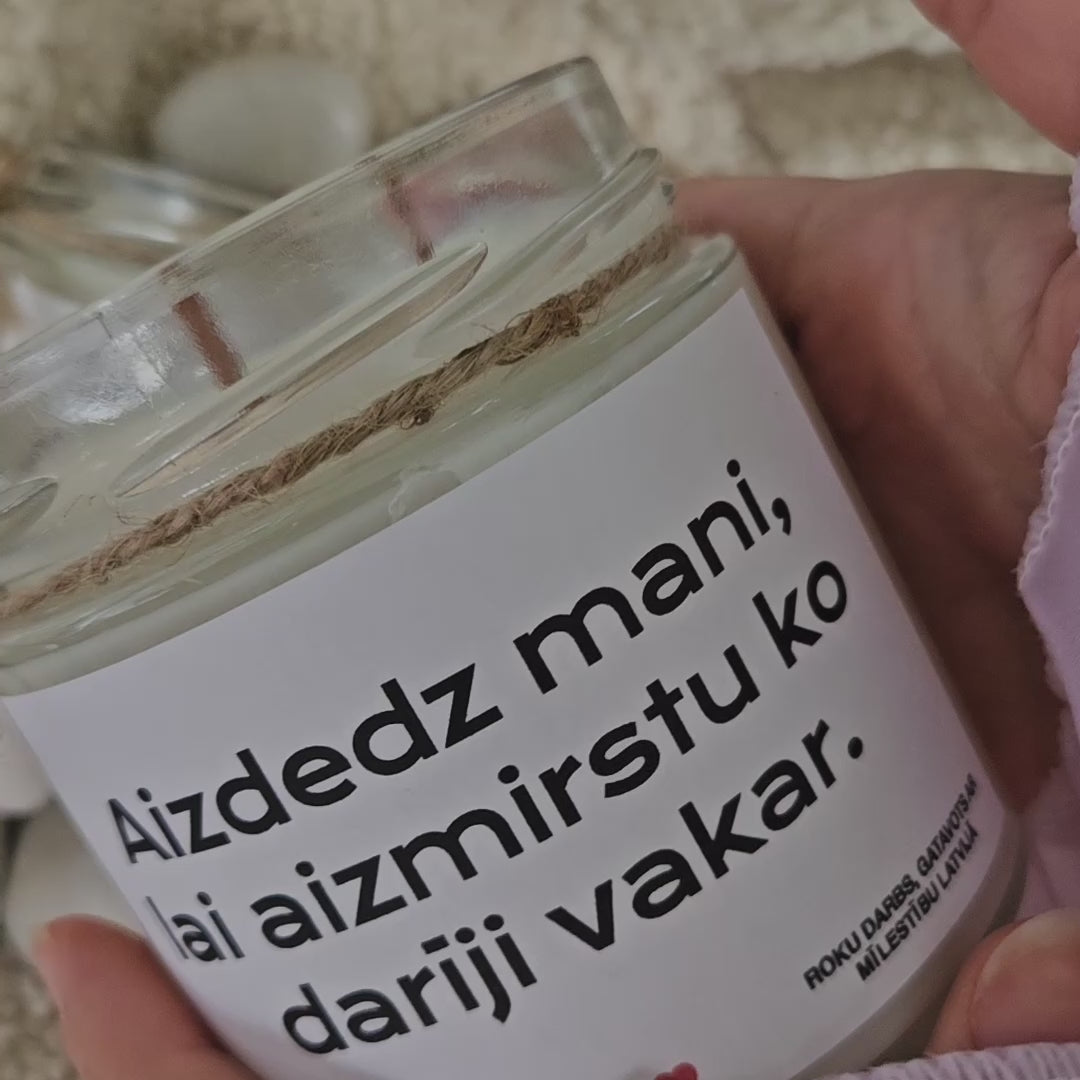 Aizdedz mani, lai aizmirstu, ko darīji vakar | Sojas svece ar koka dakti