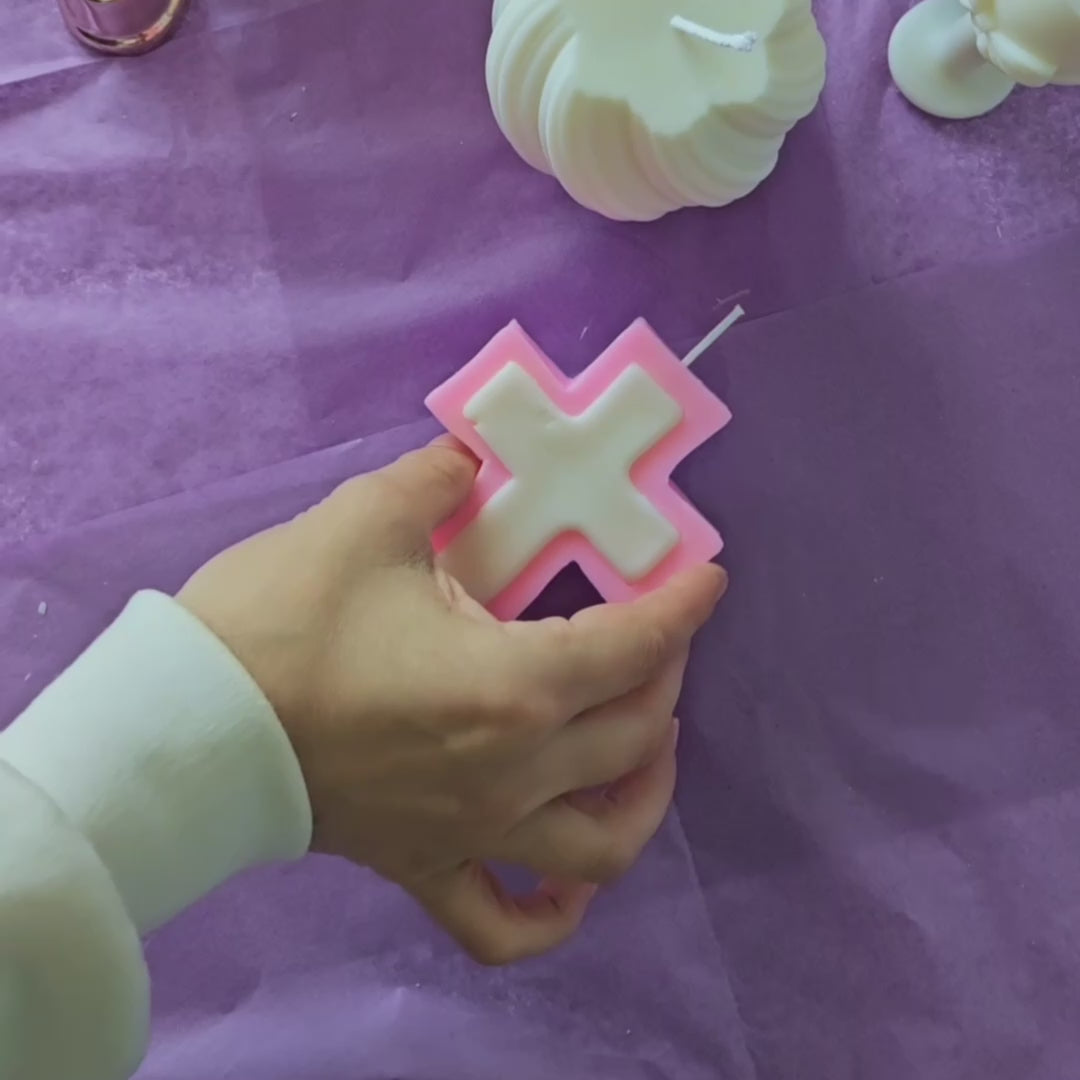 Ziedu krustiņa svece – Miera un garīguma simbols