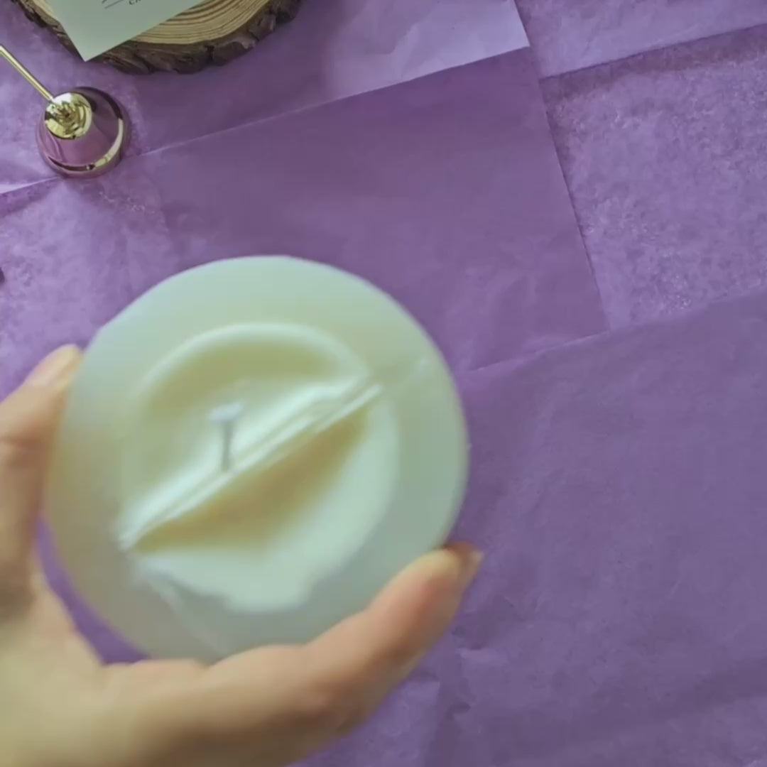 Sensuālā elegance – Sievietes silueta sojas svece