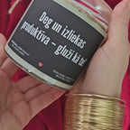 Deg un izliekas produktīva – gluži kā tu! | Sojas svece ar koka dakti